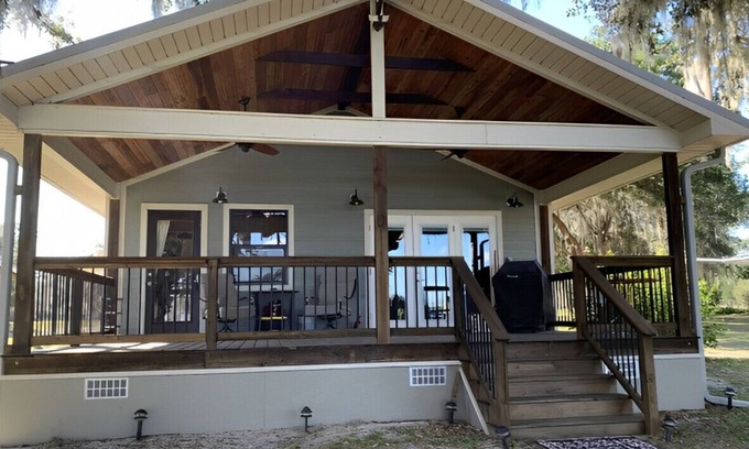 Citrus Springs House | Serene Lakefront 2BR Retreat near Heritage Village