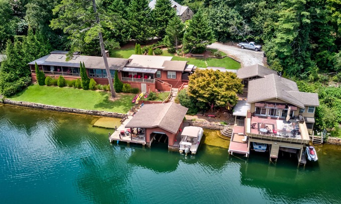 Lakemont House | Serene lakehouse with hot tub, kayaks, dock, fireplace, & washer/dryer