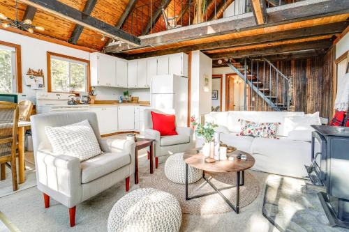 Serene Lakes House | Serene Lakes Cabin with Deck Dog Friendly!