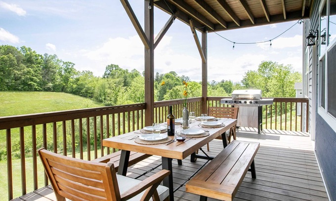 Weaverville House | Serene Luxury Retreat| Hot Tub|Views