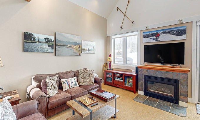 Saddle Ridge Condo | Serene mountain-view condo with skiing, washer/dryer, gas grill, & patio