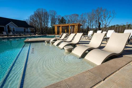 Athens Apartment | Serene, New Apt, Pool, Long Stays