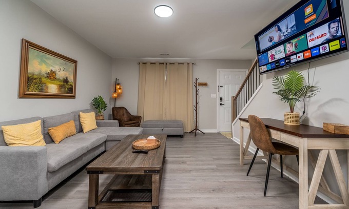 Oakwood House | Serene Oakwood Townhouse