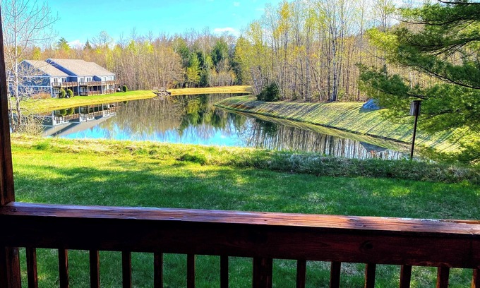 Lincoln Condo | Serene pond views from this charming 2-bed White Mountains condo