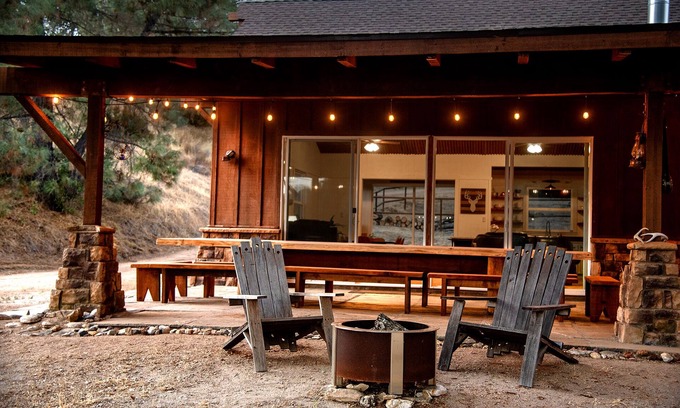 San Luis Obispo House | Serene Ranch Retreat amongst the oaks set on an 165 acres property.