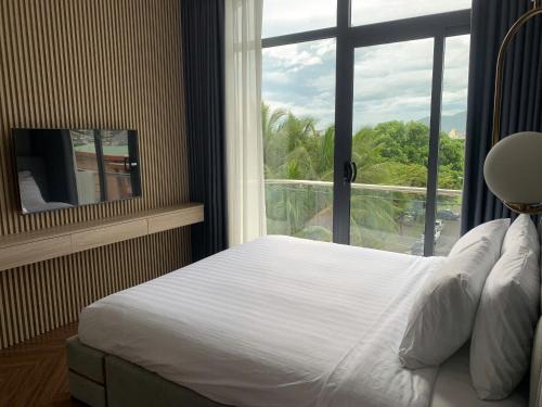 Son Tra Hotel | Serene Sea Hotel Danang - Free Laundry Service
