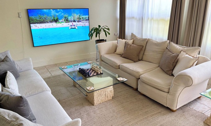 Bodden Town House | Serene, Spacious Home – Minutes away from Beach