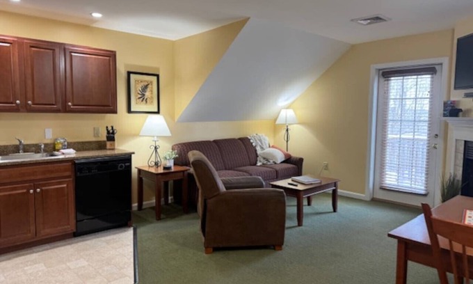 Francestown House | Serene Stay | Hiking, Biking & Relaxation Unit 4B
