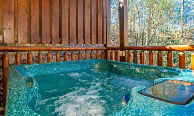 Hemlock Hills Cabin | Serene Surroundings, Soothing Soaks & Fireside Sips Near the Crafts Community - Queen's Log Cabin