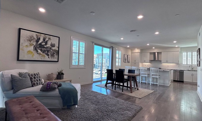 Irvine House | Serene Townhome at The Pools/3b3.5b 3 Balconies with WiFi, AC in lovely Irvine