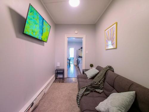 The Heights Apartment | Serene Two-Bedroom Retreat - close to NYC