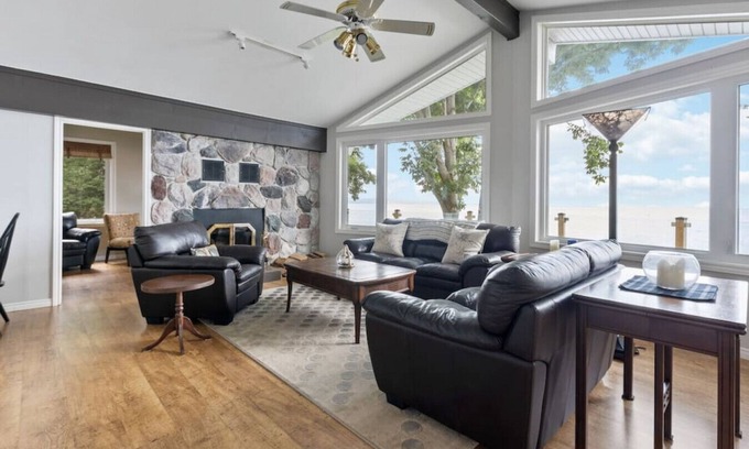 Meaford House | Serene Waterfront Escape On Private Lane