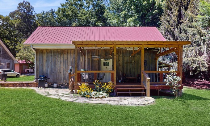 Blairsville House | Serene waterfront home with firepit, deck, & central AC