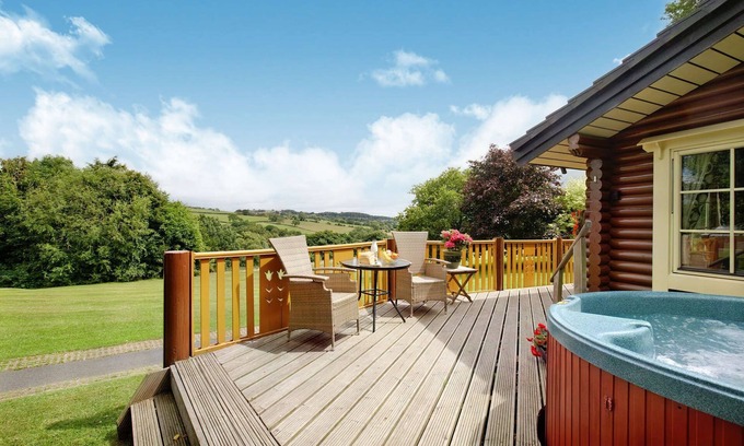 Bingley Cabin | Serenity - 5 Star - Pet Friendly - Hot Tub - Scandinavian Log Cabin