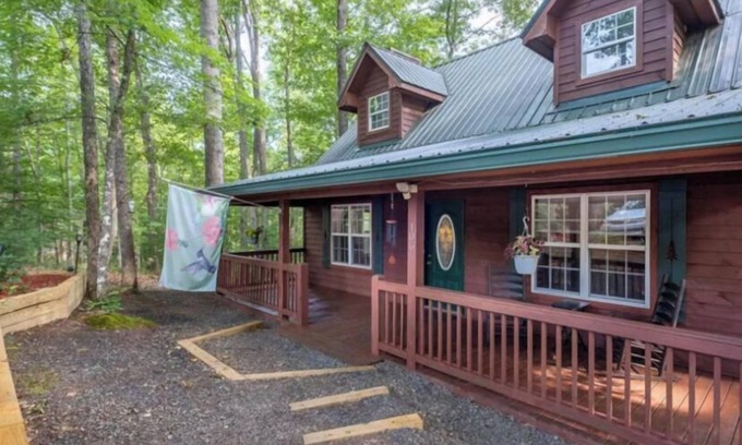 Tarheel Cabin | Serenity Cabin with Fireplace