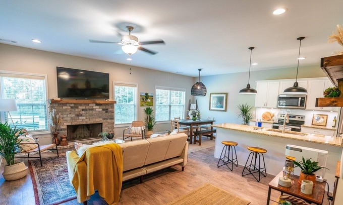 Demorest House | Serenity in the Foothills of North Georgia