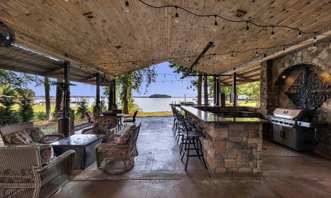 Gilbert House | Serenity Lakehouse + Guest House