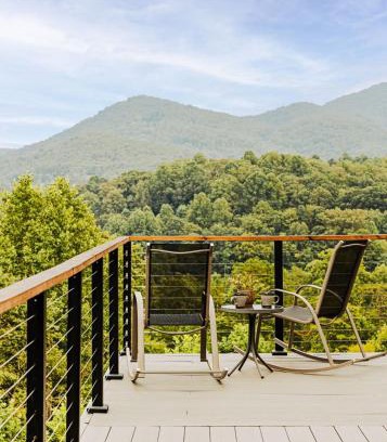 Young Harris House | Serenity Now 4br Fall Retreat Deck Fireplace