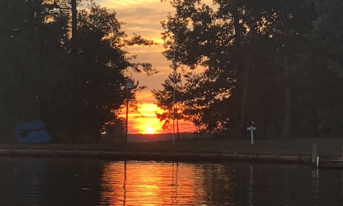 Lake Oconee House | Serenity on Lake Sinclair 3bd 2bth Sleeps 11, Dock, Firepit, +On-Site Boat Ramp!