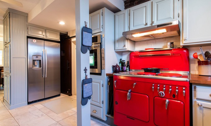 Jeffersonville House | Serenity Retreat: Feng Shui 1BR/1BA Oasis- 2 miles from Louisville!