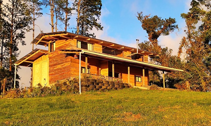 Roble Cabin | Serenity Unveiled: Secluded Cabin, Endless Views, Pristine Forest Bliss.