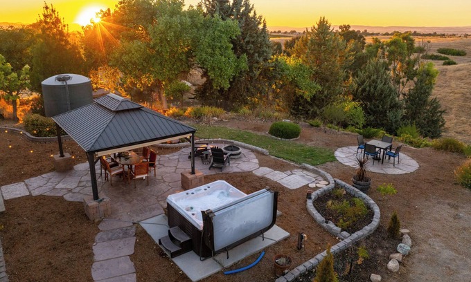 Paso Robles House | Serenity Vista Retreat-sleeps 8|EV|sauna|Hot Tub