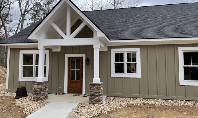 Eagle Rock Cottage | Serenity, Waterfront Mountain Retreat