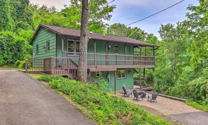 Apple Creek Acres House | Serenity Waynesville Home with Deck and Fire Pit!