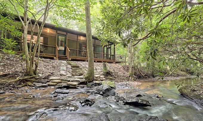 Blairsville Cabin | “Serenity Wow!” Cabin on the Creek Close to Town