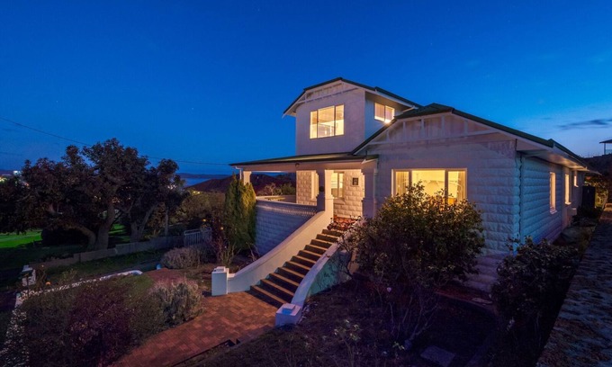 Albany House | Serpentine Rose