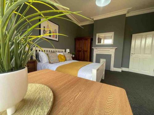 Cradley Heath Apartment | Serviced Apartment- 1 Bed-Next To Train Station