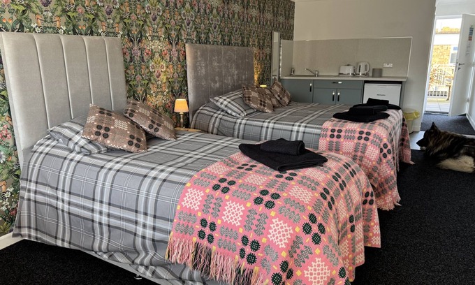 Aberporth Hotel | Serviced room for up to 3 Adults