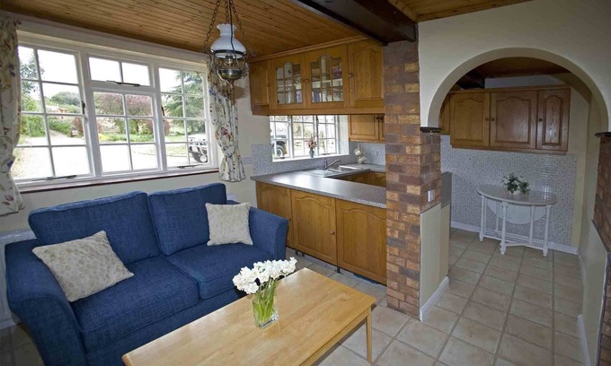 Newton Poppleford Cottage | Set In Quiet, Rural Surroundings In The Heart Of The Otter Valley.