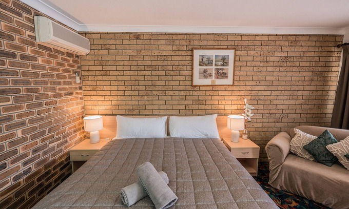 Tenterfield Hotel | Settlers Motor Inn