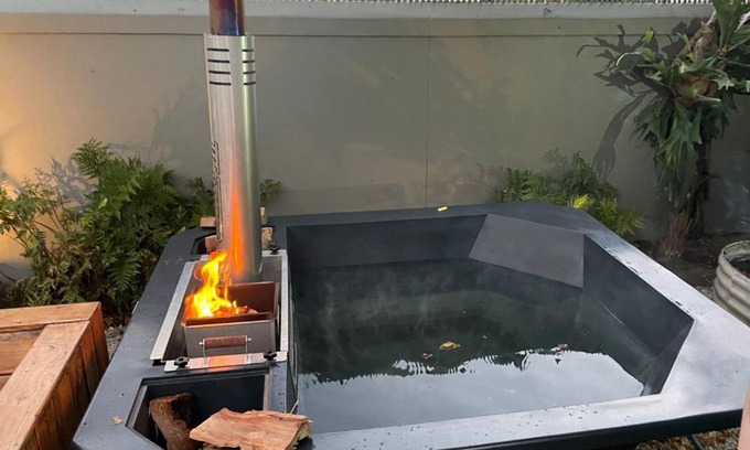 Hermanus House | Seven on Flora- Hot Tub, Modern with amazing outside area