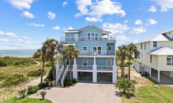 Plantation House | Seven Seas: Book your stay and enjoy the Island's first Splash Pad!