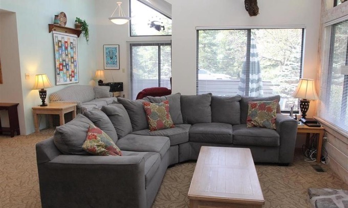 Seven Springs Apartment | Seven Springs 3 Bedroom Standard Condo with Loft and Mountain Views! condo