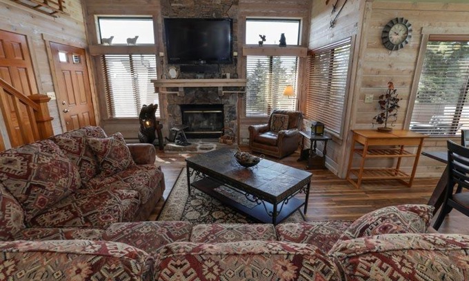 Seven Springs Apartment | Seven Springs Sunridge 3 Bedrooms Premium Condo, Pet Friendly! condo