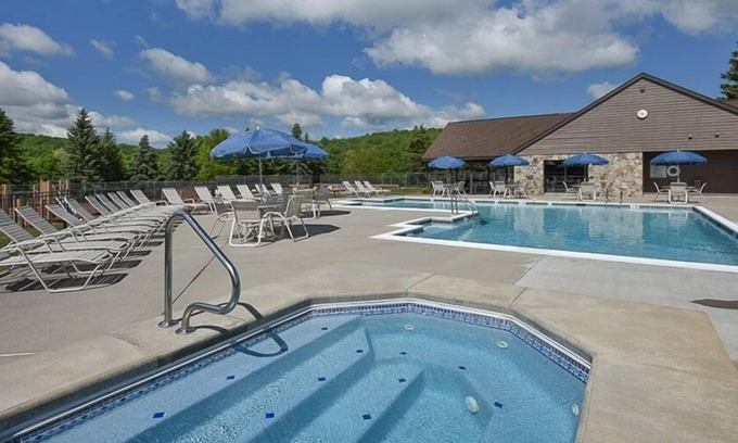 Seven Springs Condo | Seven Springs Sunridge 3 BR Condo, Sleeps 10! by RedAwning - Save 10% on 3 Nights, 15% on 5 Nights!