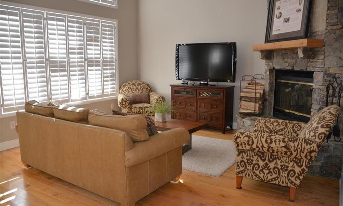 Seven Springs Apartment | Seven Springs Woodridge 3 Bedroom Premium Condo, Private deck with wooded view condo