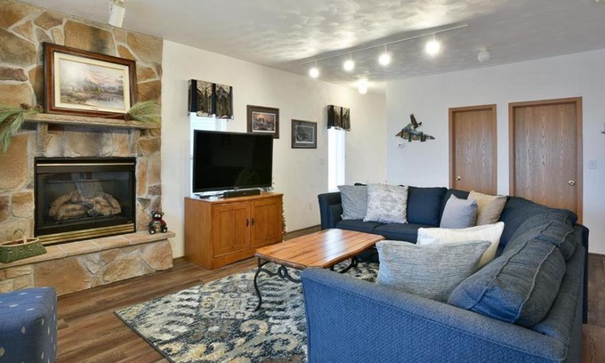 Seven Springs Apartment | Seven Springs Woodridge 4 Bedroom Premium Condo, Deck with Mountain Views condo