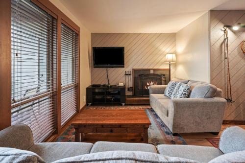 Bend House | Seventh Mountain 1123