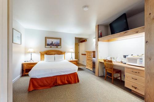 Bend Hotel | Seventh Mountain Resort Unit 1914
