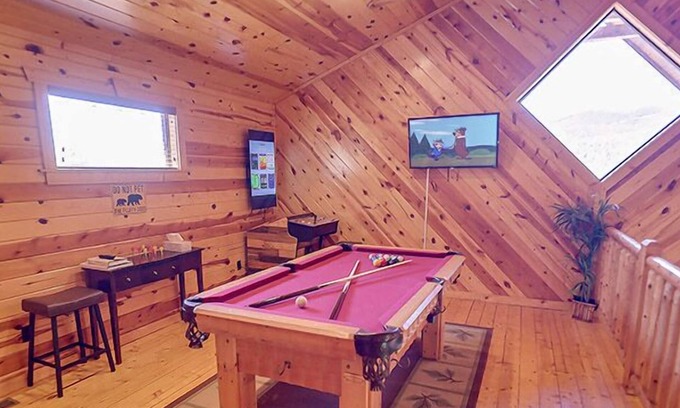 White Oak Lodge Cabin | Sevierville - Hillside Hideaway - 2 Bedrooms - Sleeps 6
