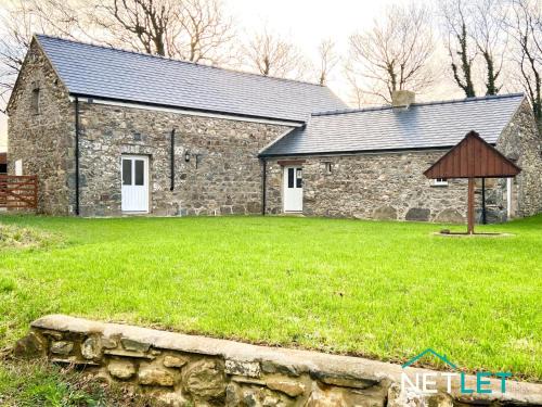 Milford Haven House | Sgubor Sgiwiff - Luxury Family Rural Retreat in Pembrokeshire