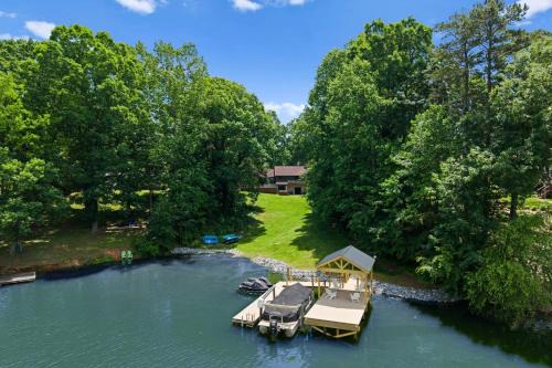 Sherrills Ford House | Shady Daze: Waterfront Home w Deck Hot Tub Lake Views