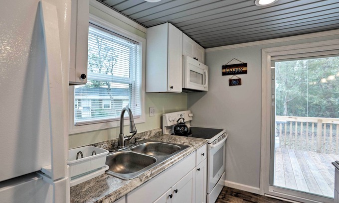 Shallotte Apartment | ‘Shady Rest’ Studio: 6 Mi to Ocean Isle Beach!
