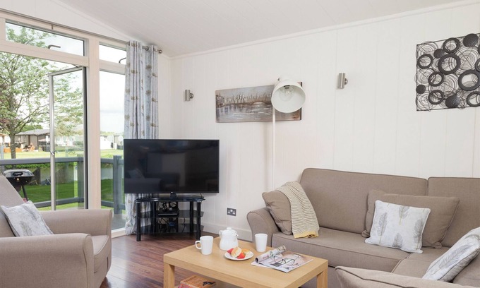 Tiddington Ski Chalet | Shakespeare Lodge Pet Friendly