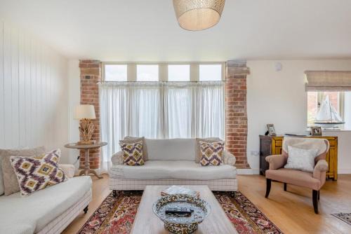Lincoln House | Shakespeare Cottage