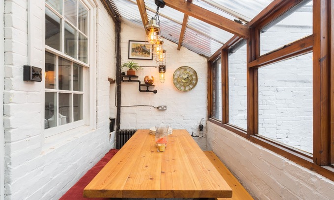 City Centre House | Shakespeare House, Free Parking, Town Centre Location